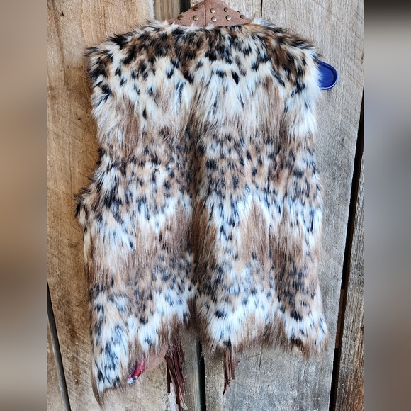 Powder River Women's Faux Fur Vest - Brown - Picture 5 of 6